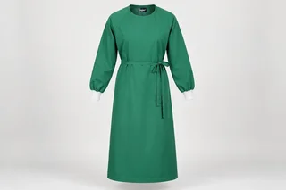 OT and Procedure Gowns — Unisex green calf-length reusable cloth procedure-gown concept, long raglan sleeves, white knit cuffs, round neck and waist ties. product front. Illustrative catalogue concept.